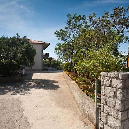 Apartment Milka Krk Town Exterior photo