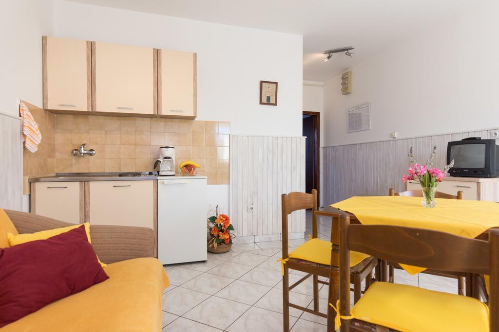 Apartment Milka Krk Town Exterior photo